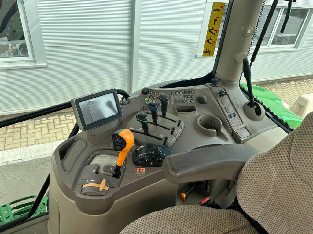 John Deere 6125R - Image 13