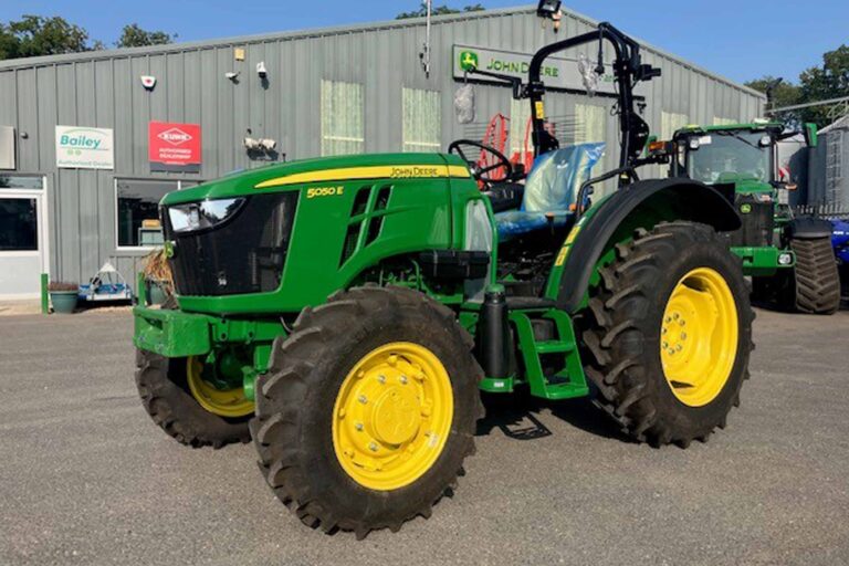 John Deere 5050E