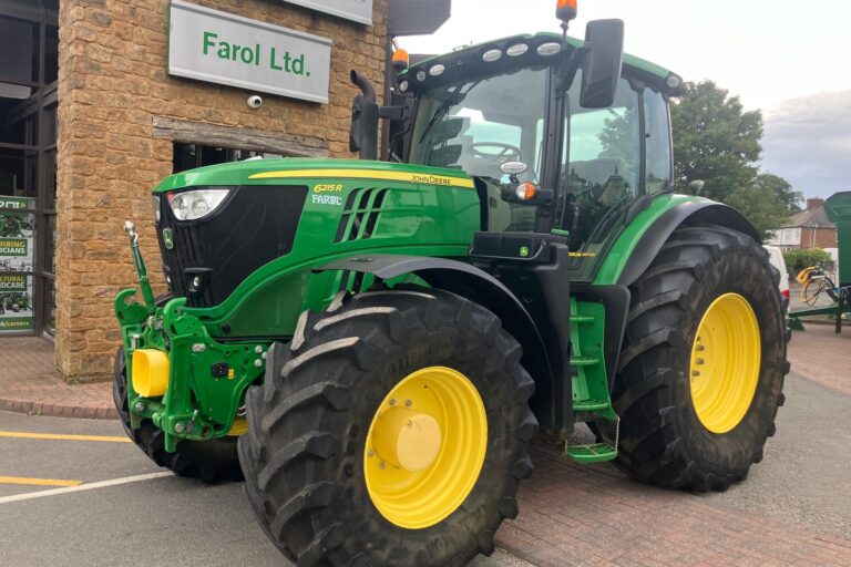 John Deere 6215R