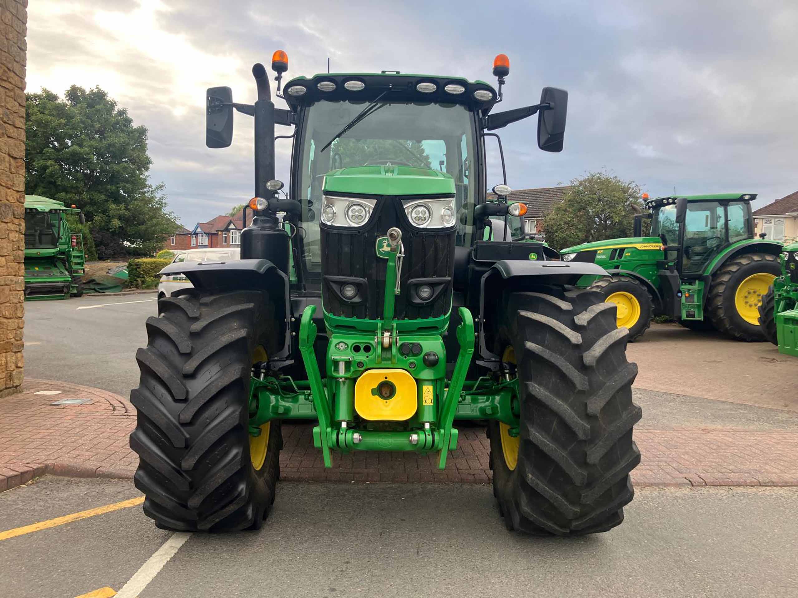 John Deere 6215R