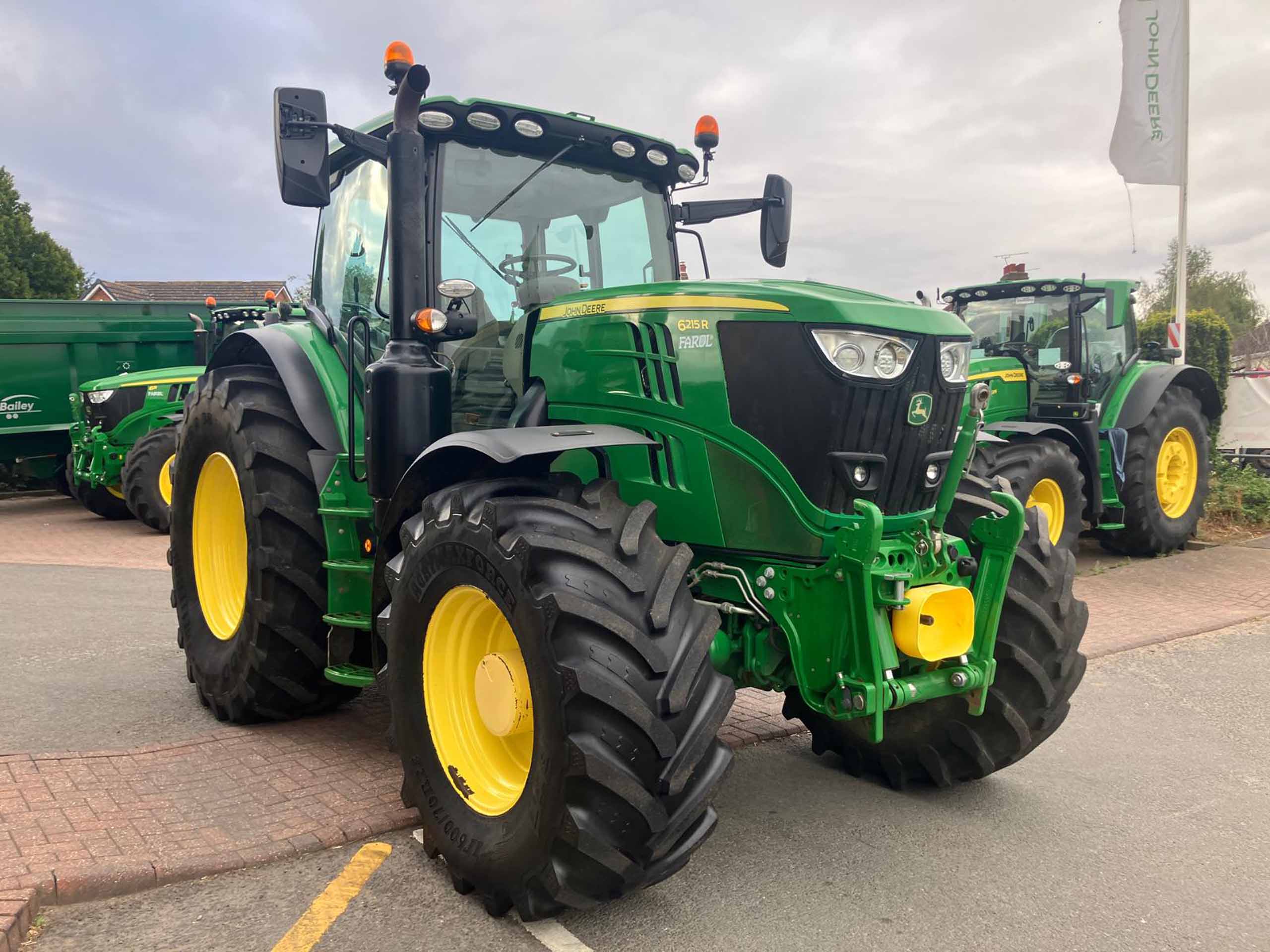 John Deere 6215R