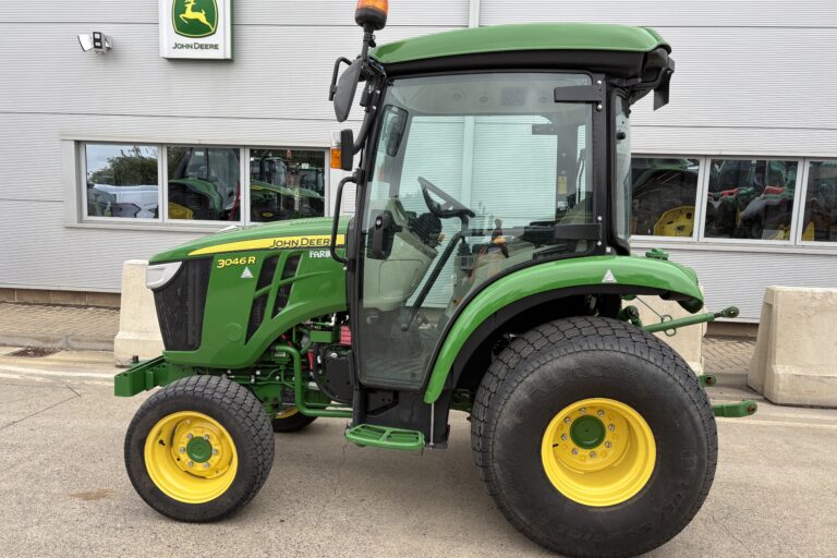 John Deere 3046R Compact Tractor