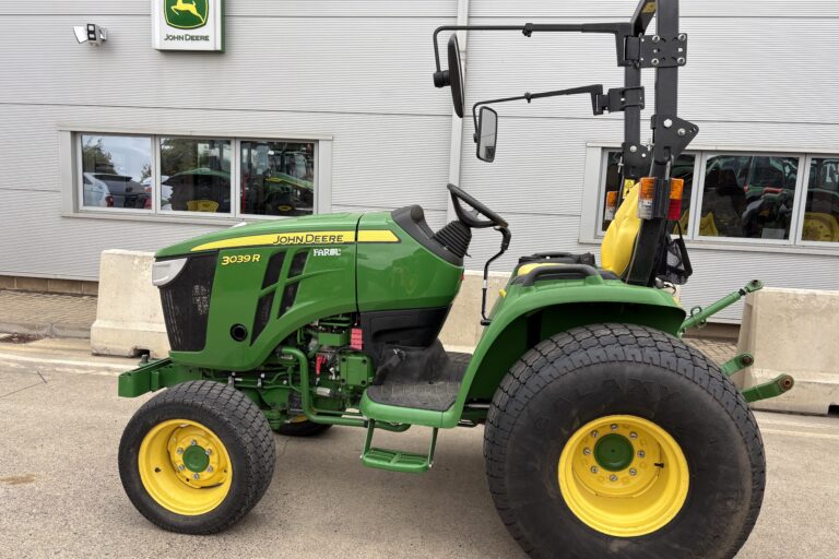 John Deere 3039R Compact Tractor