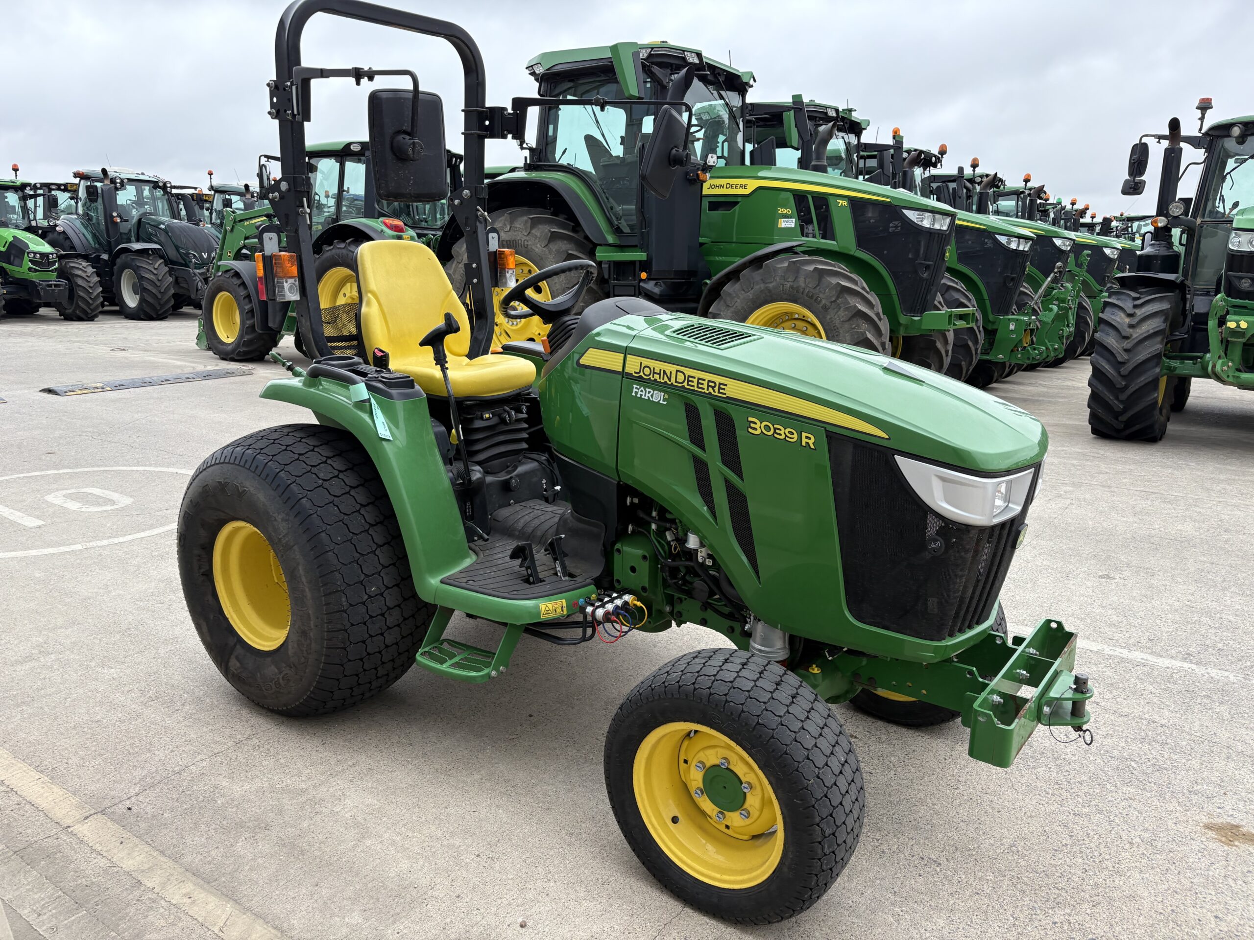 John Deere 3039R