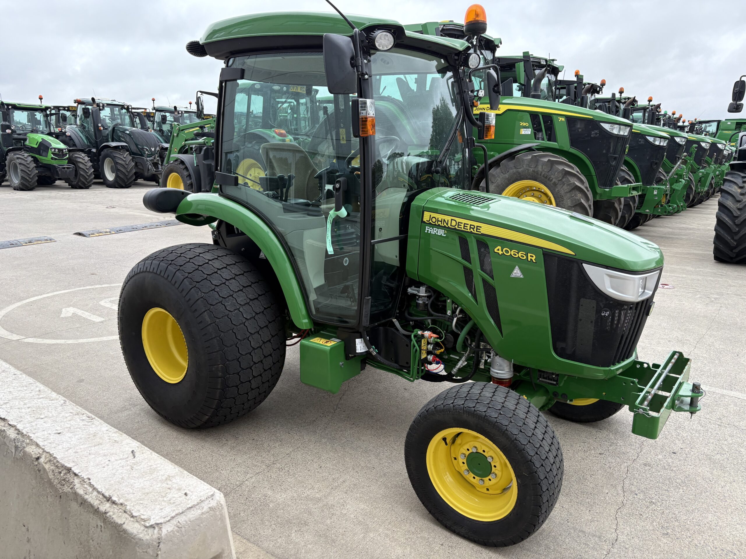 John Deere 4066R