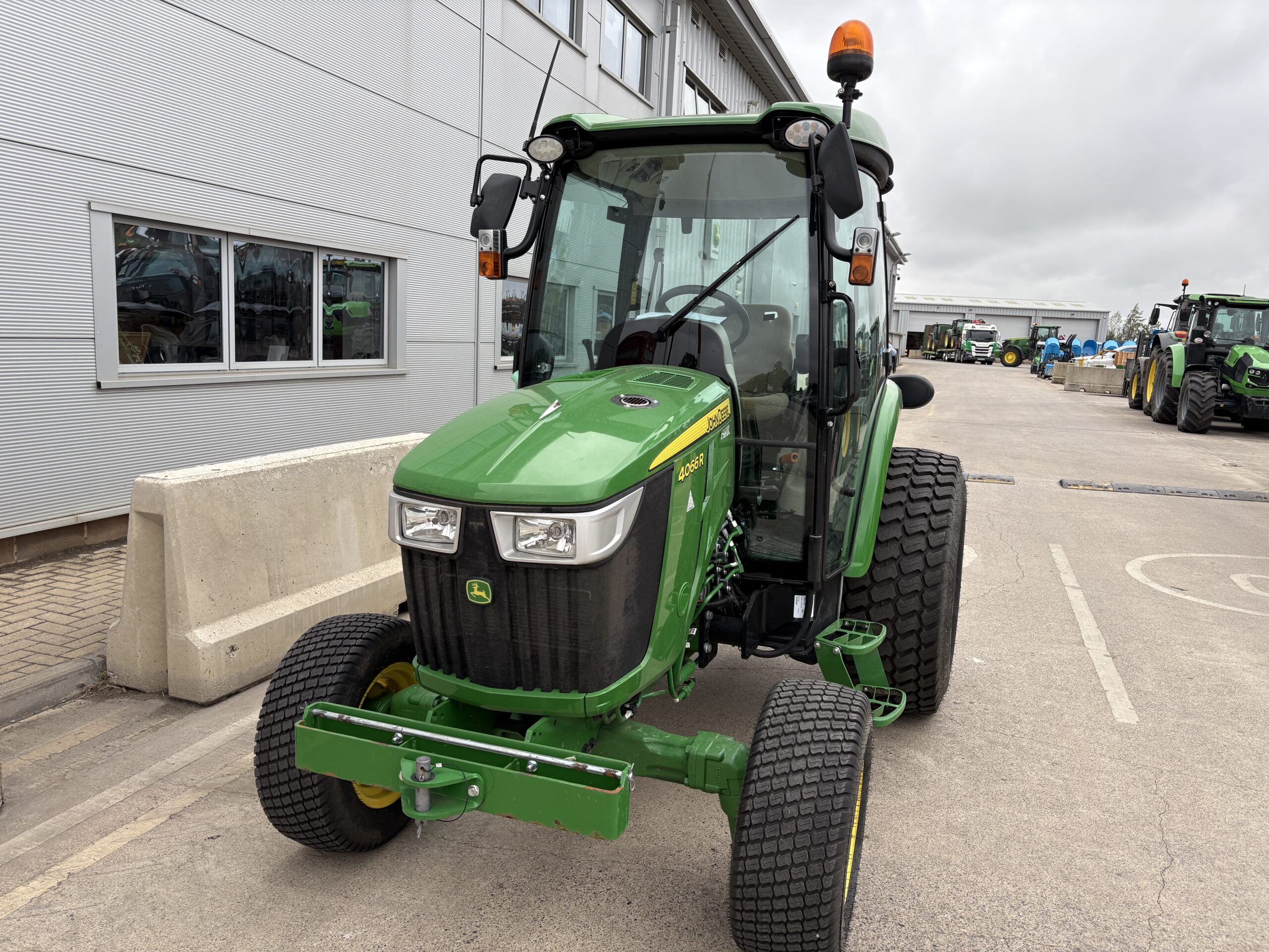 John Deere 4066R