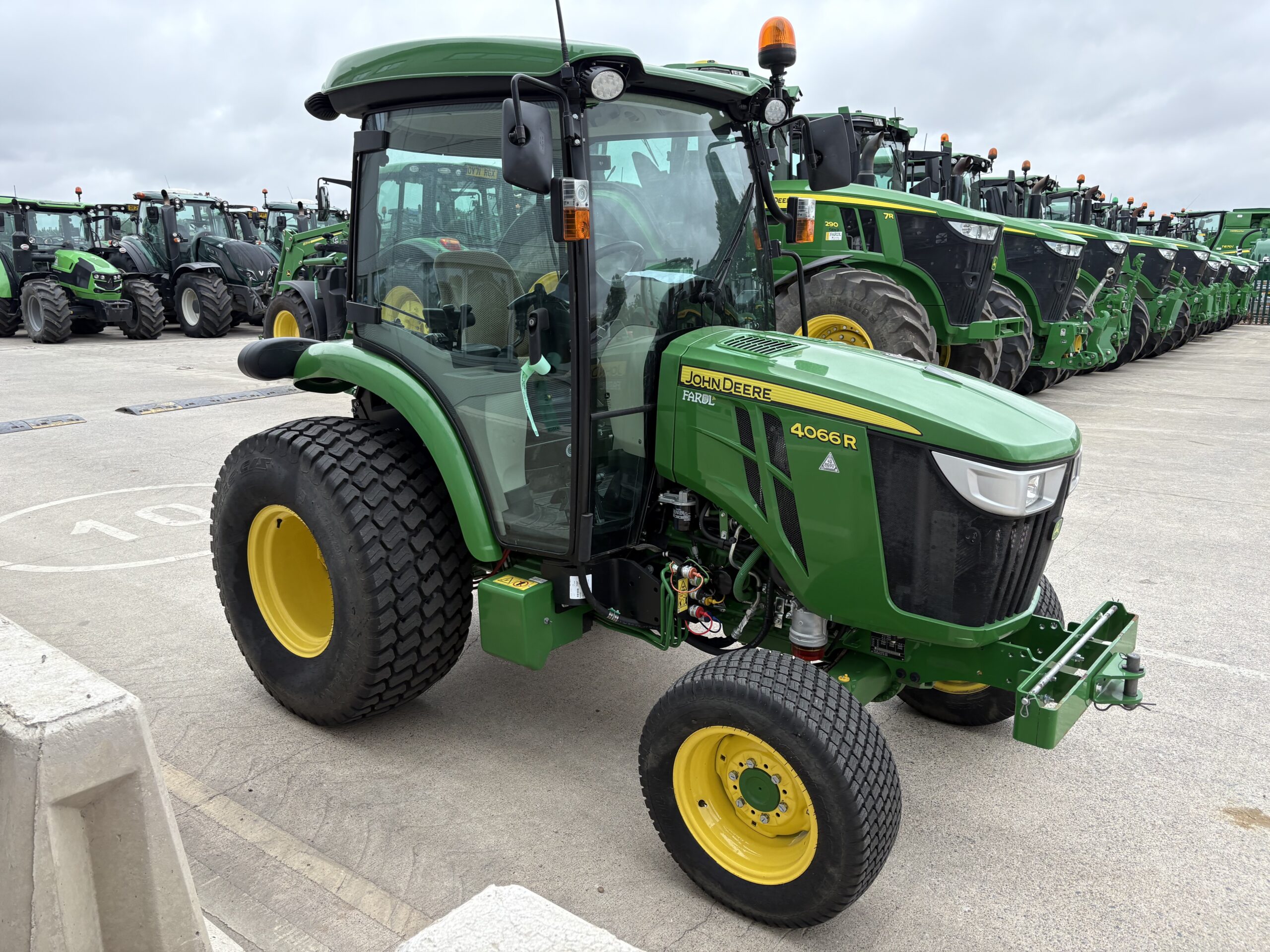 John Deere 4066R