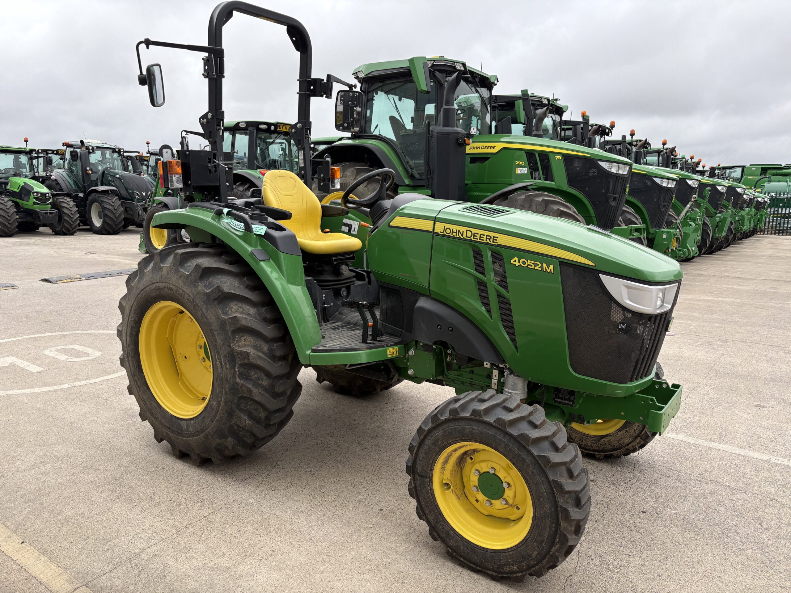 John Deere 4052M
