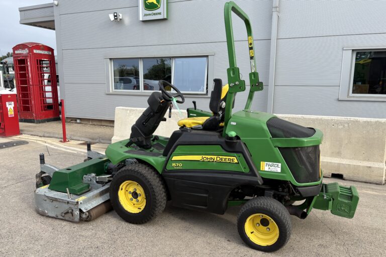 John Deere 1570 Complete with Major Deck