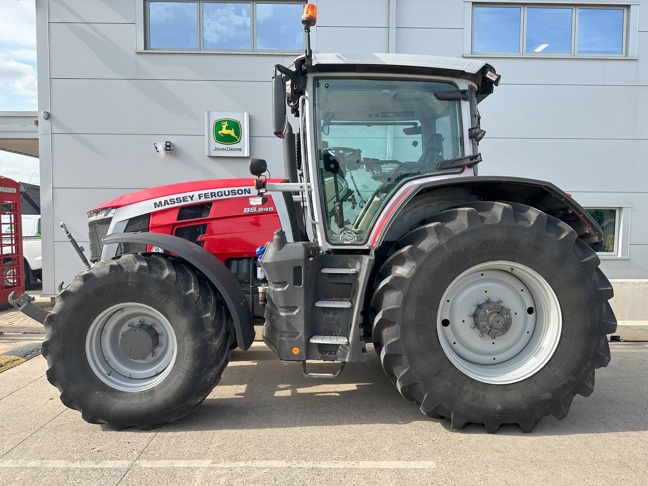 Massey Ferguson 8S.245