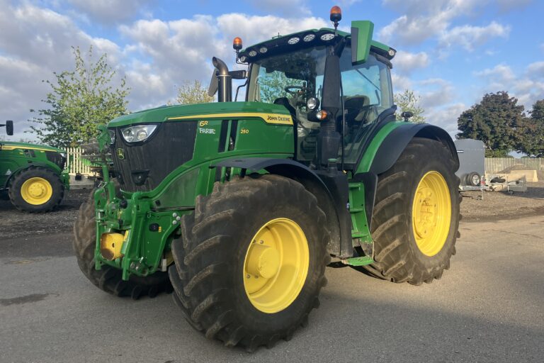 John Deer 6R 250