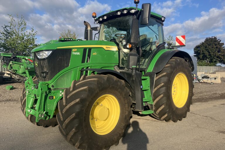 John Deere 6R 250
