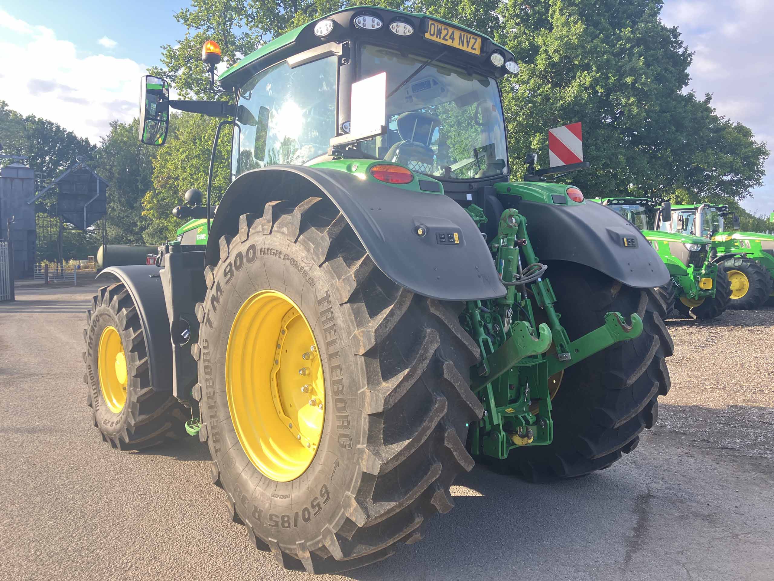 John Deere 6R 195