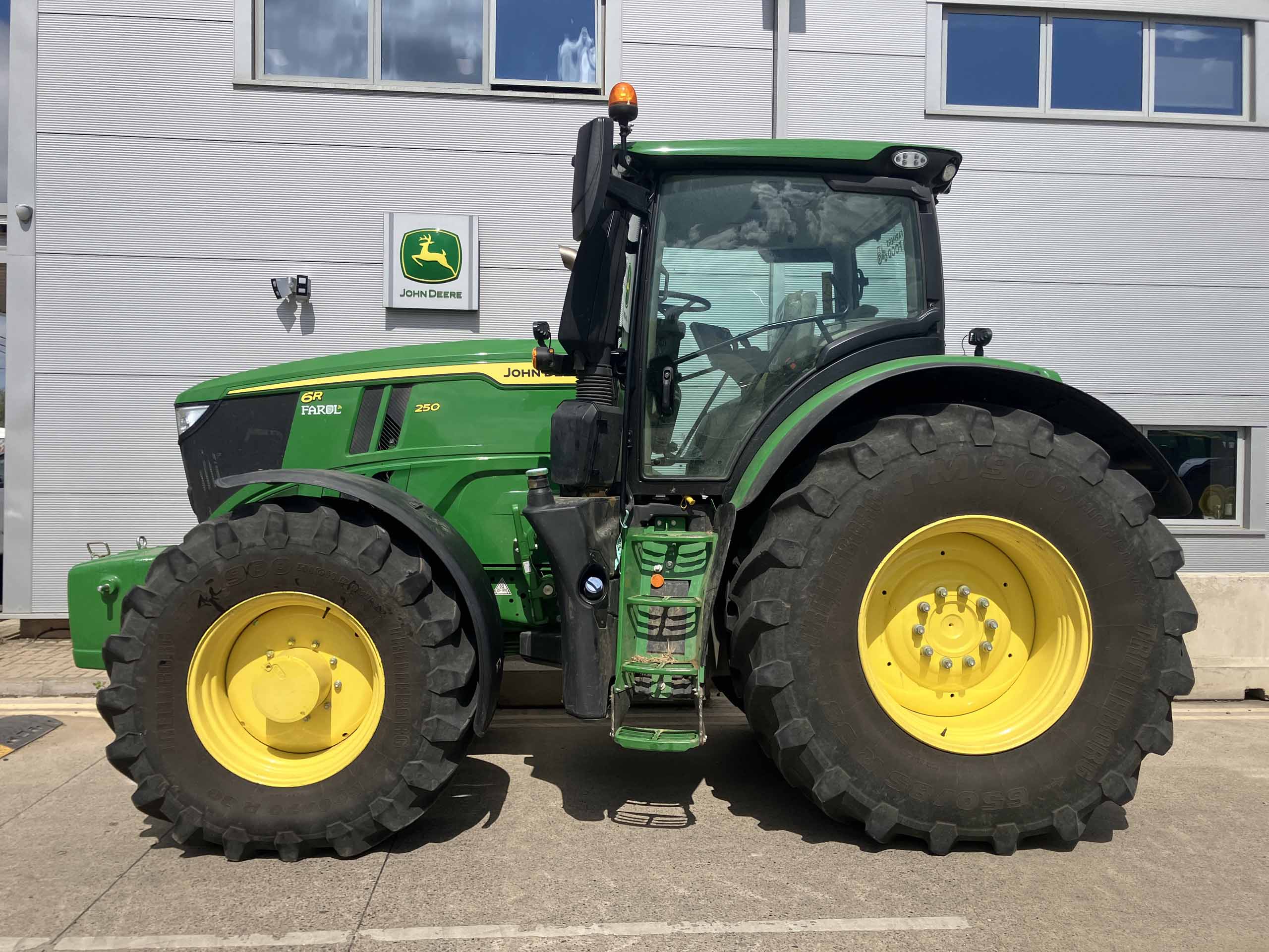 John Deere 6R 250