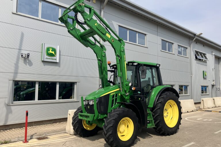 John Deere 6120M + 623R Loader