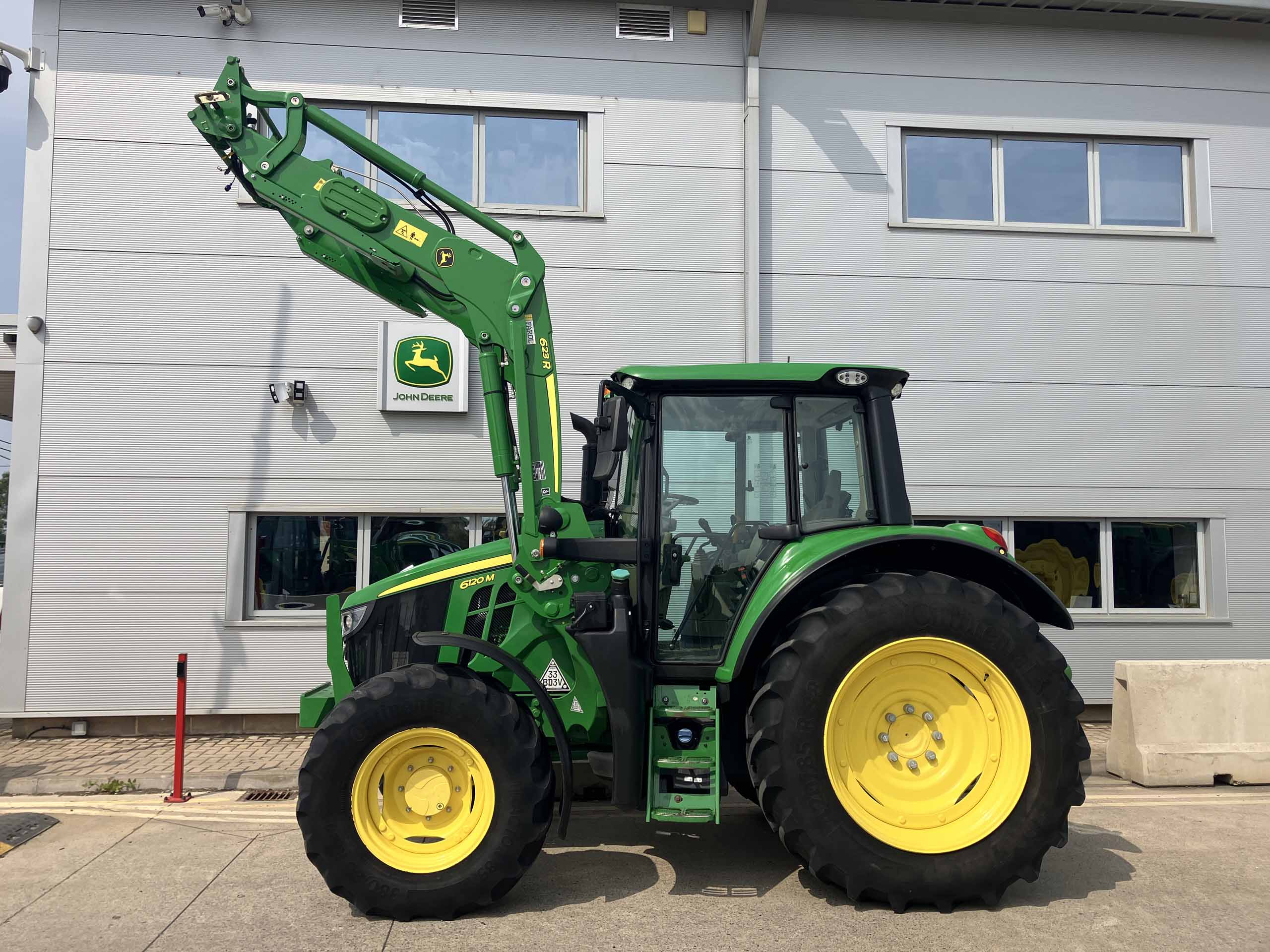 John Deere 6120M