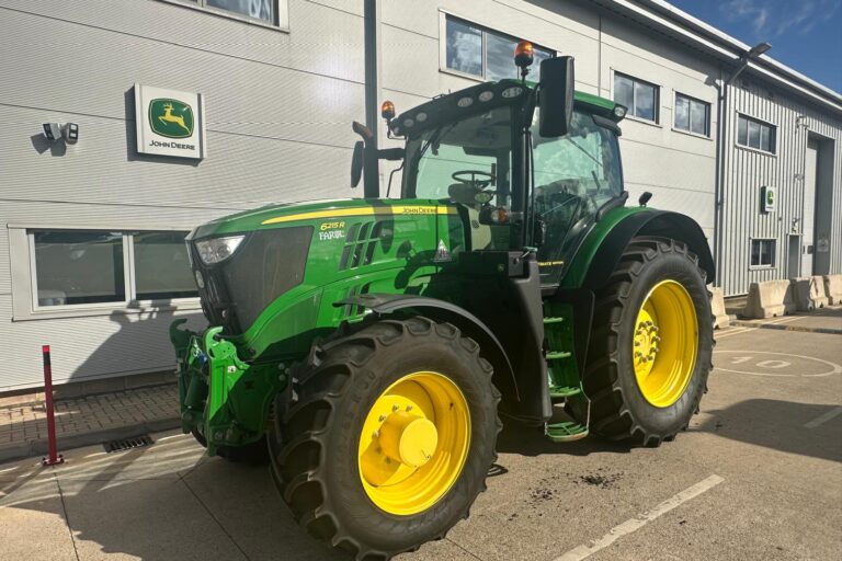 John Deere 6215R