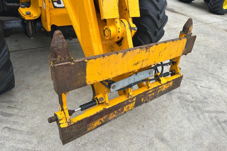JCB Pin and Cone headstock
