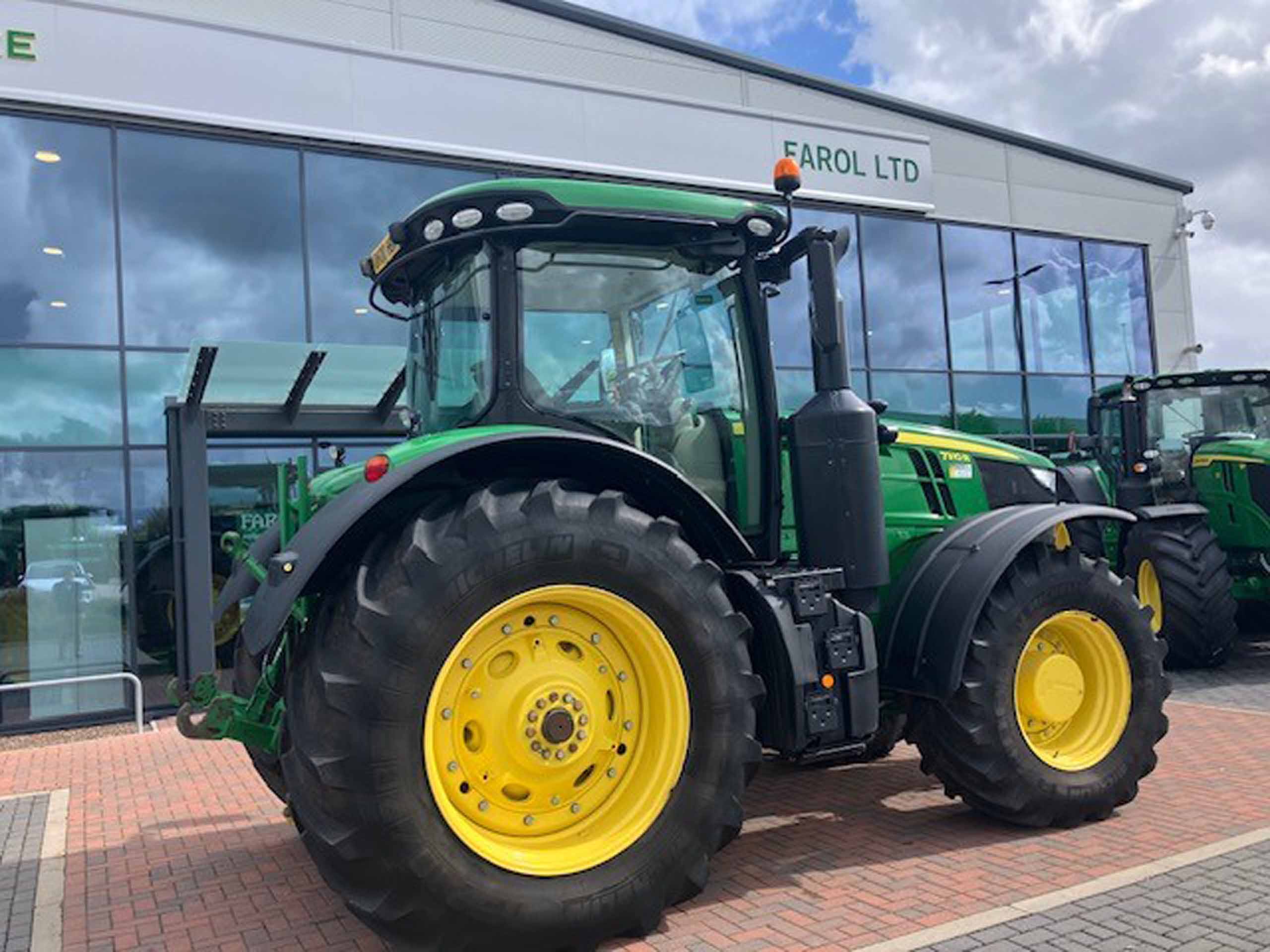 John Deere 7310R