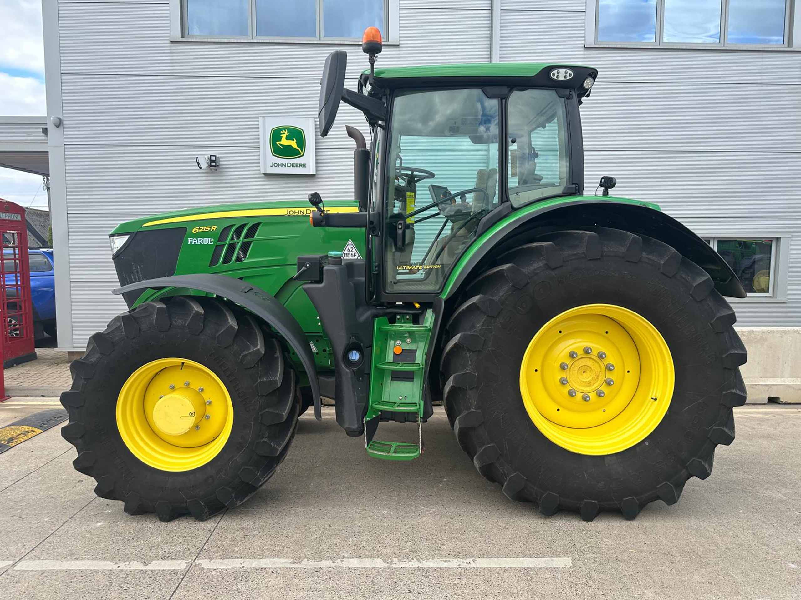 John Deere 6215R