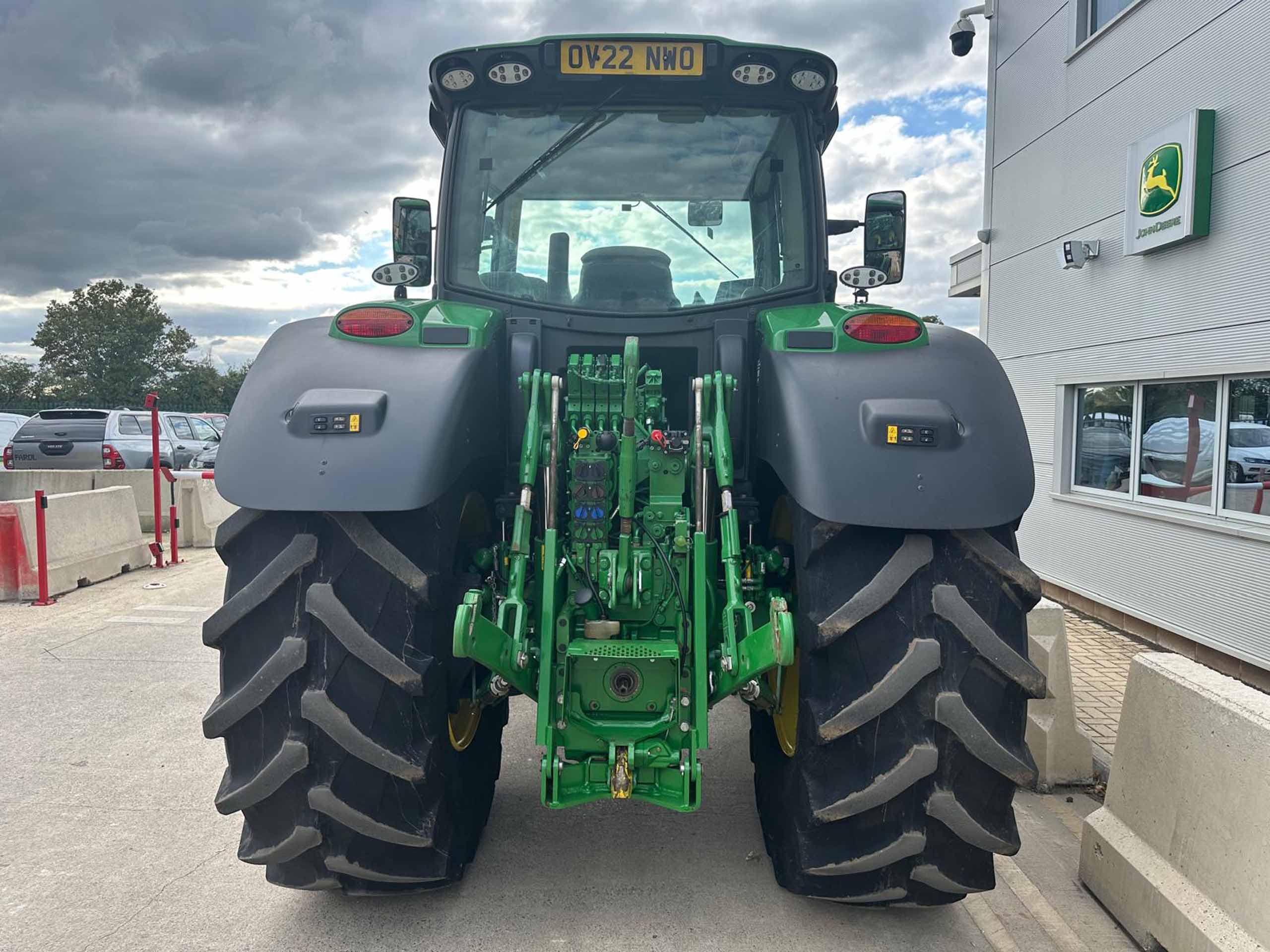 John Deere 6215R