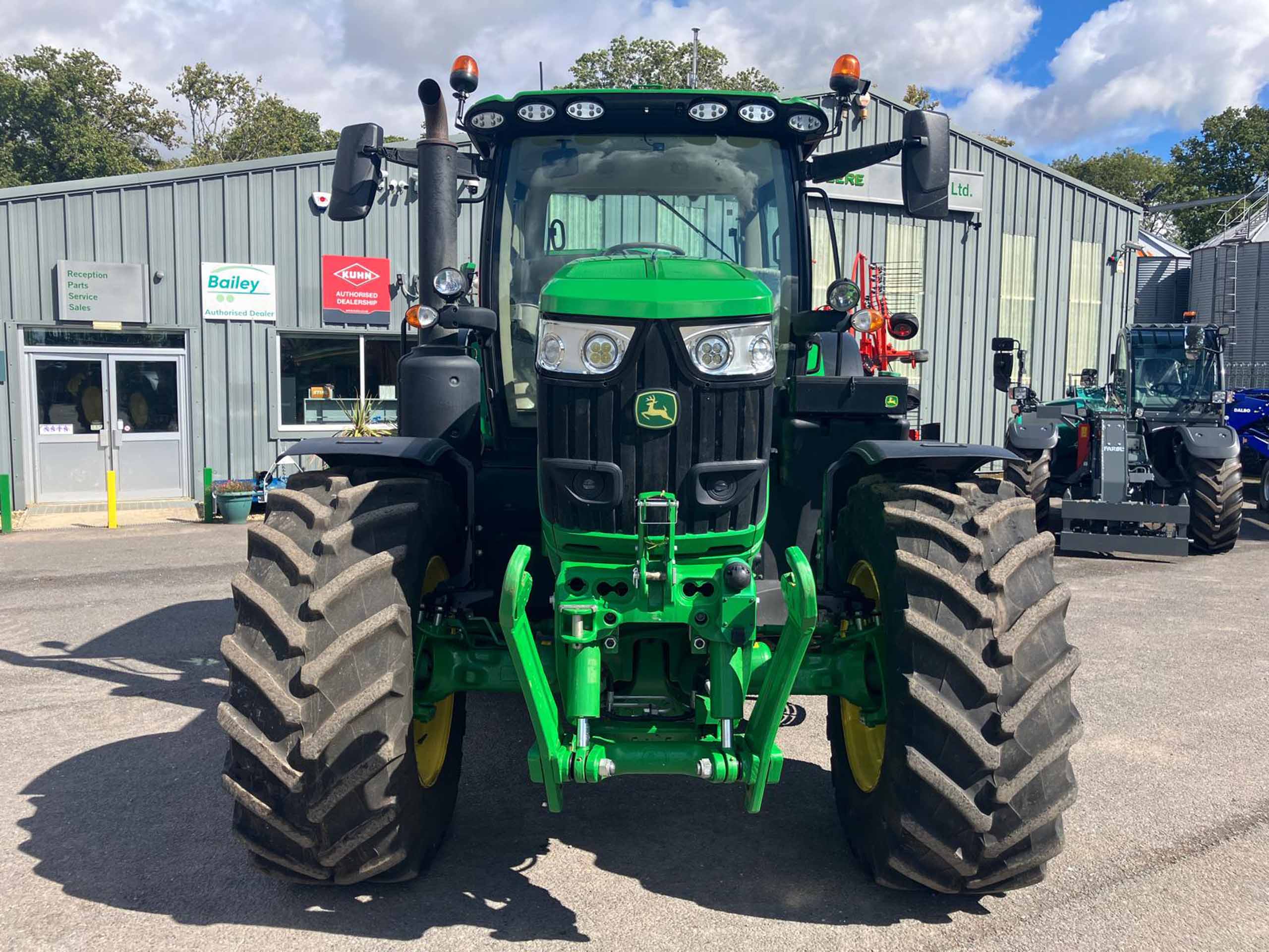 John Deere 6R 195