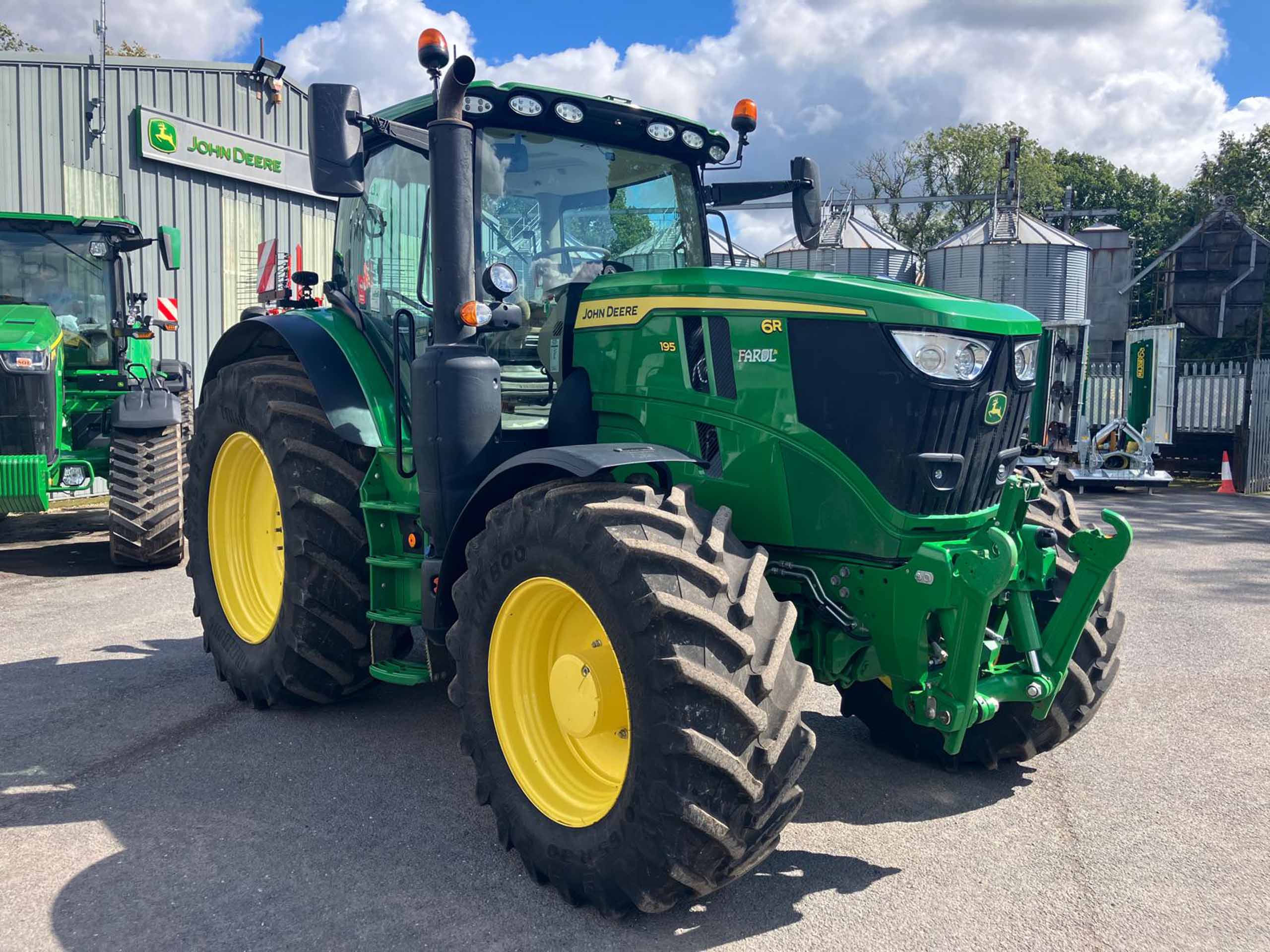 John Deere 6R 195
