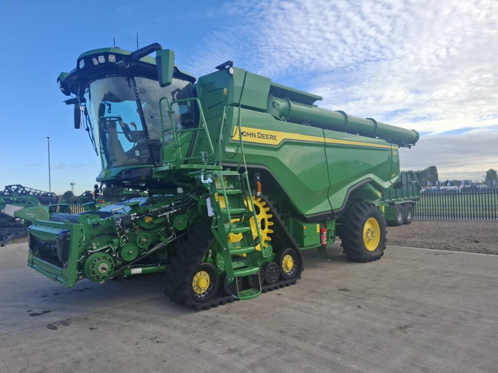 John Deere X9 1100
