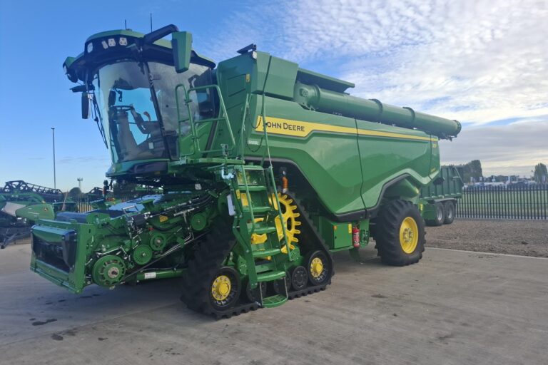 John Deere X9 1100