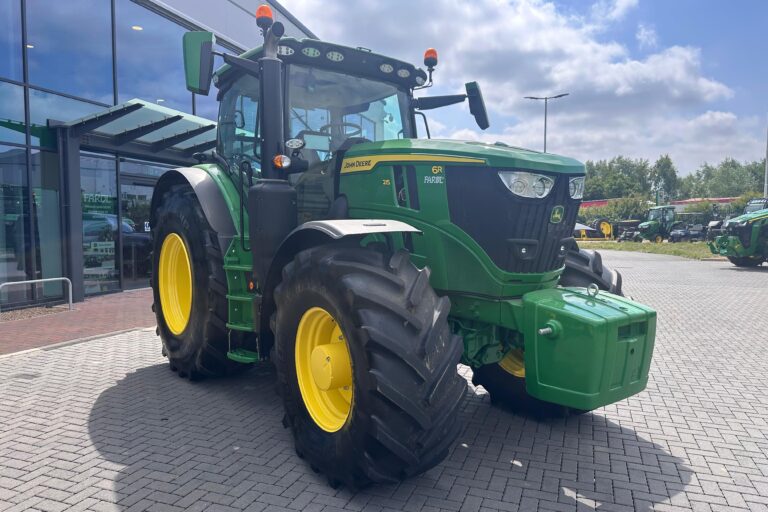 John Deere 6R 215