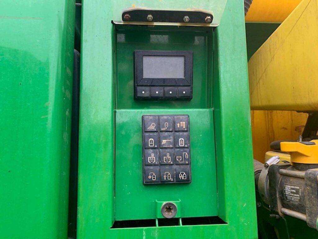 John Deere R4040i - Image 3