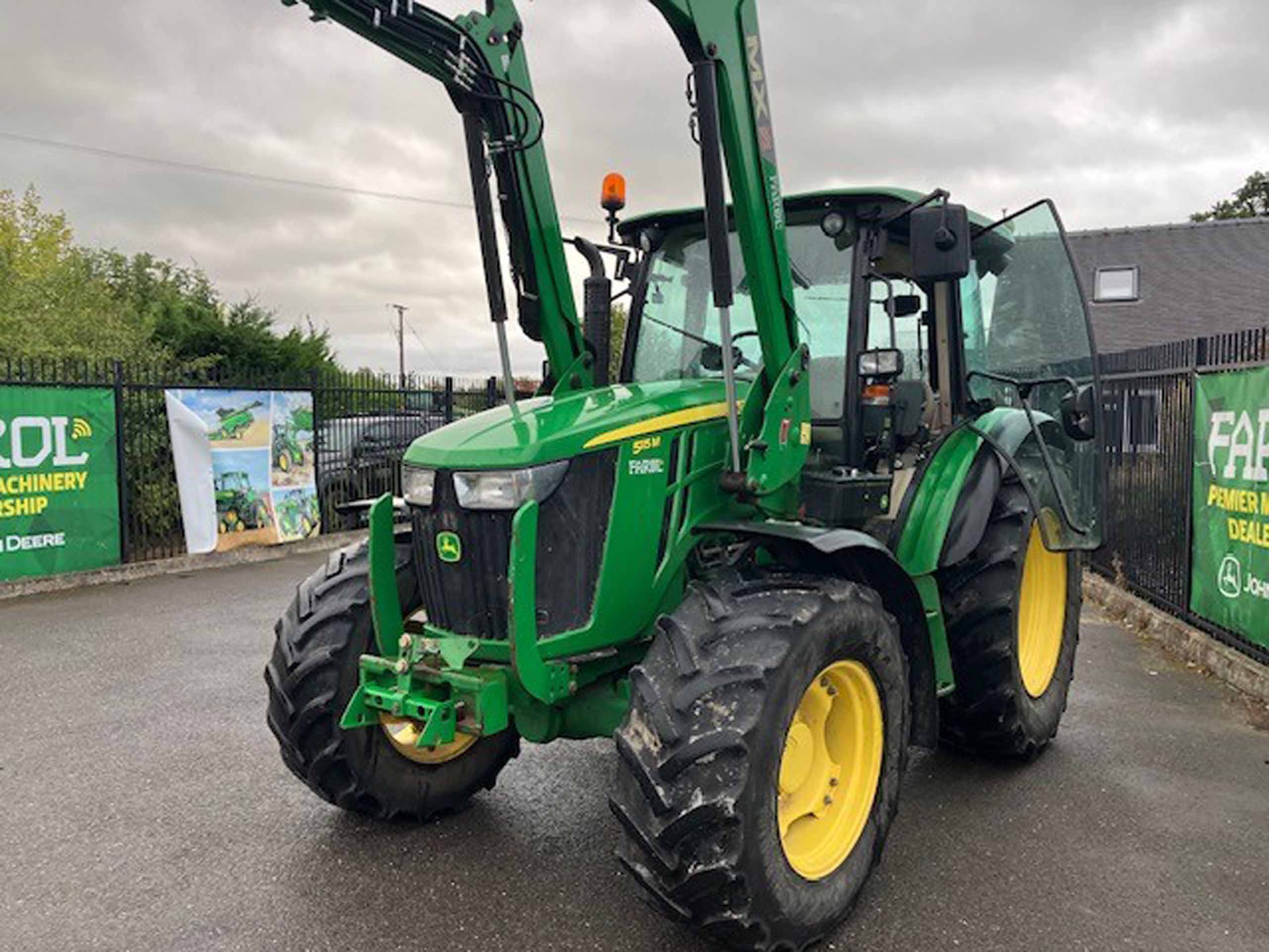 John Deere 5115M