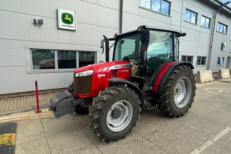 Massey Ferguson 4709