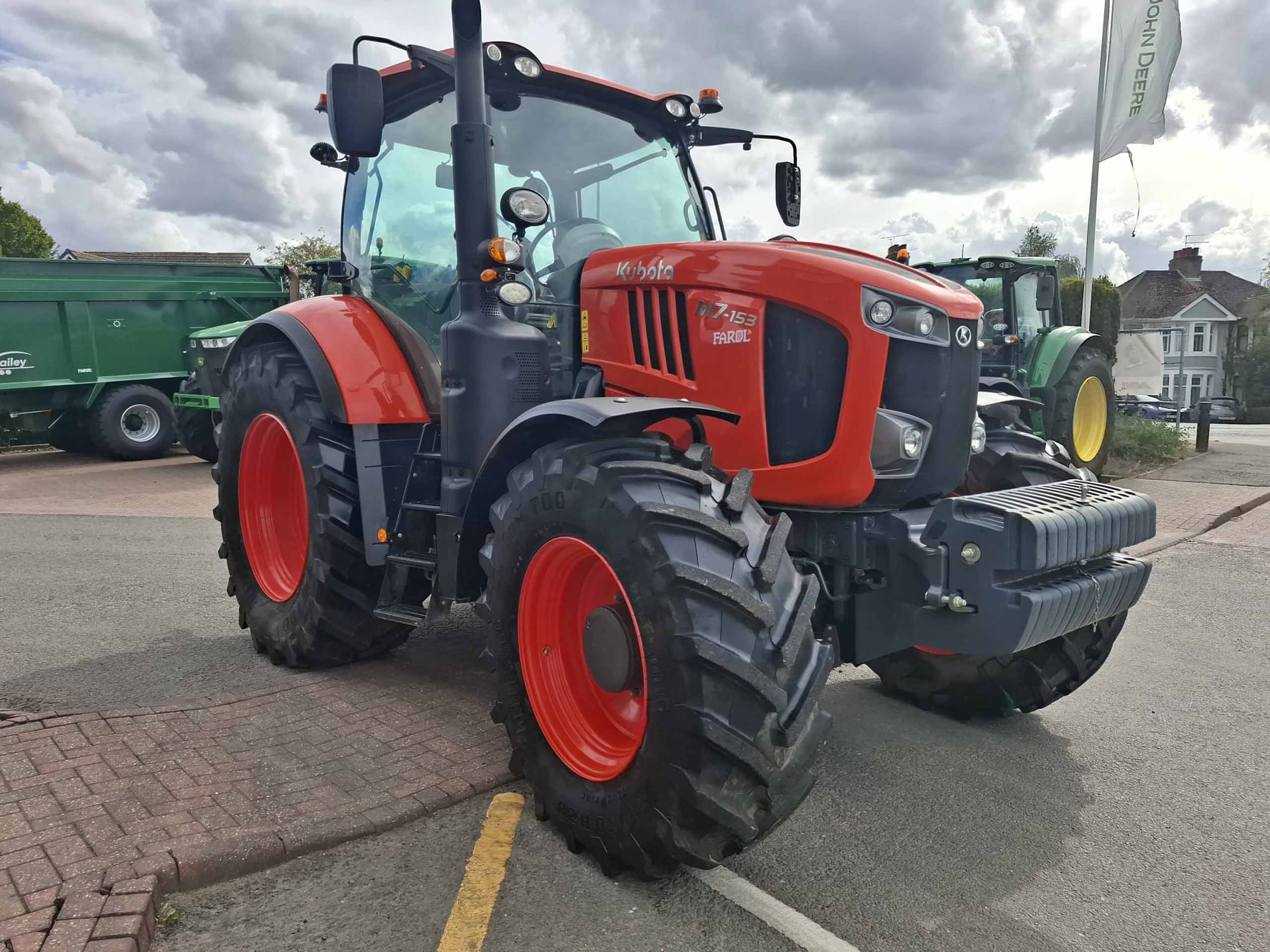 Kubota M7153