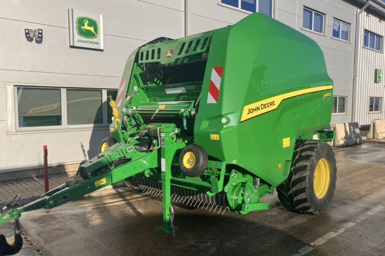 John Deere V452R