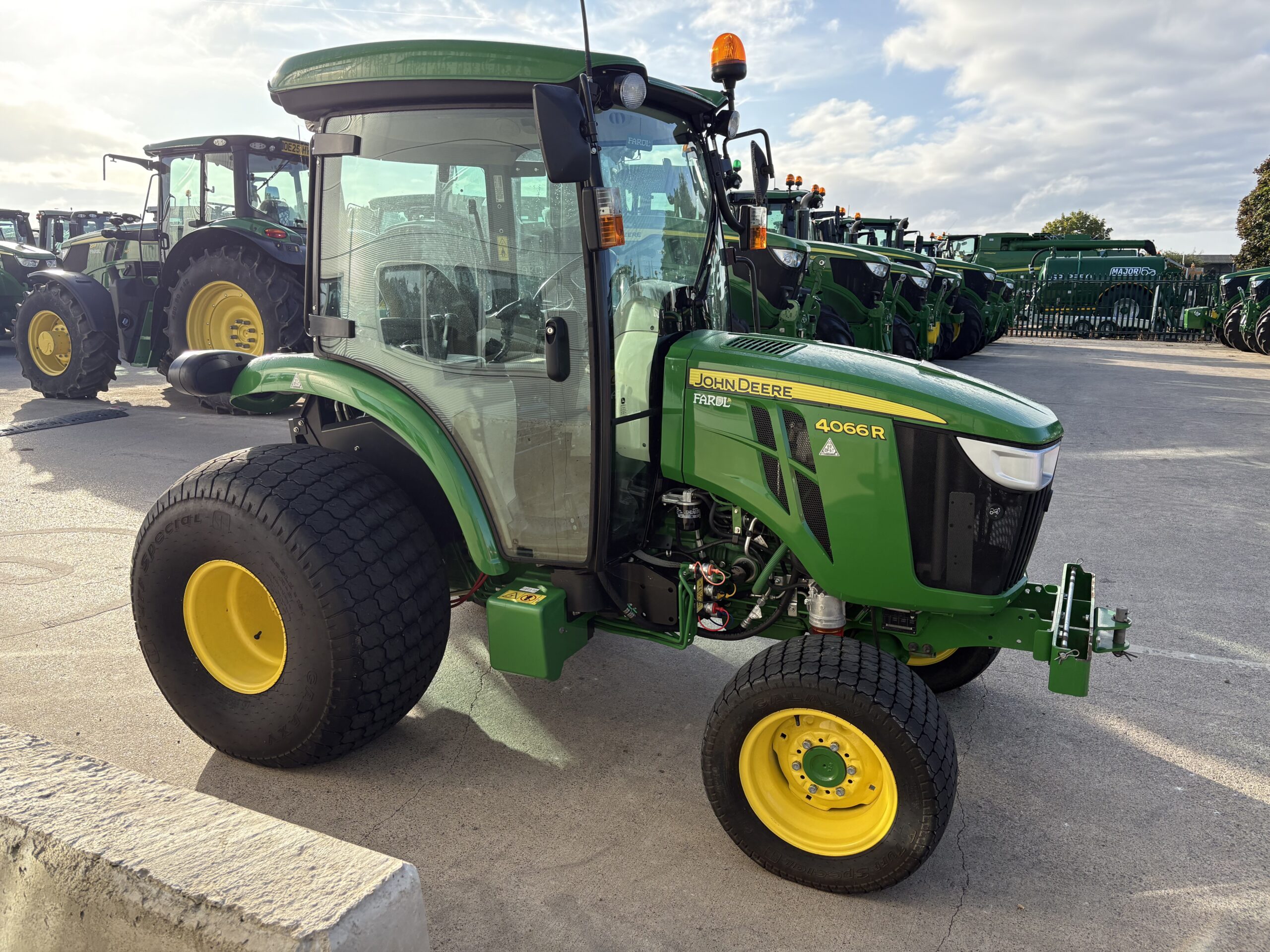 John Deere 4066R