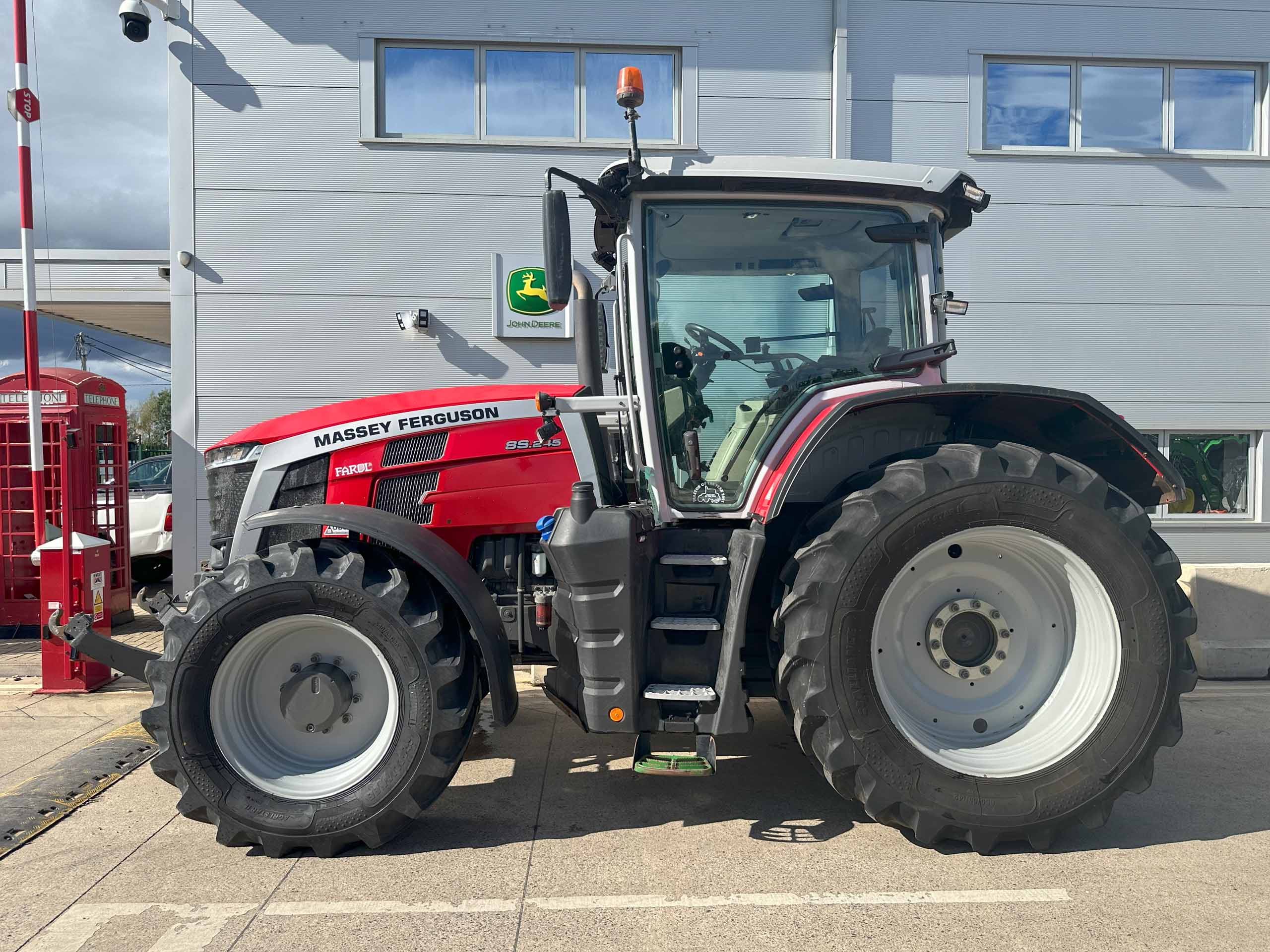 Massey Ferguson 8S.245