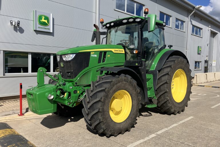 John Deere 6R 215