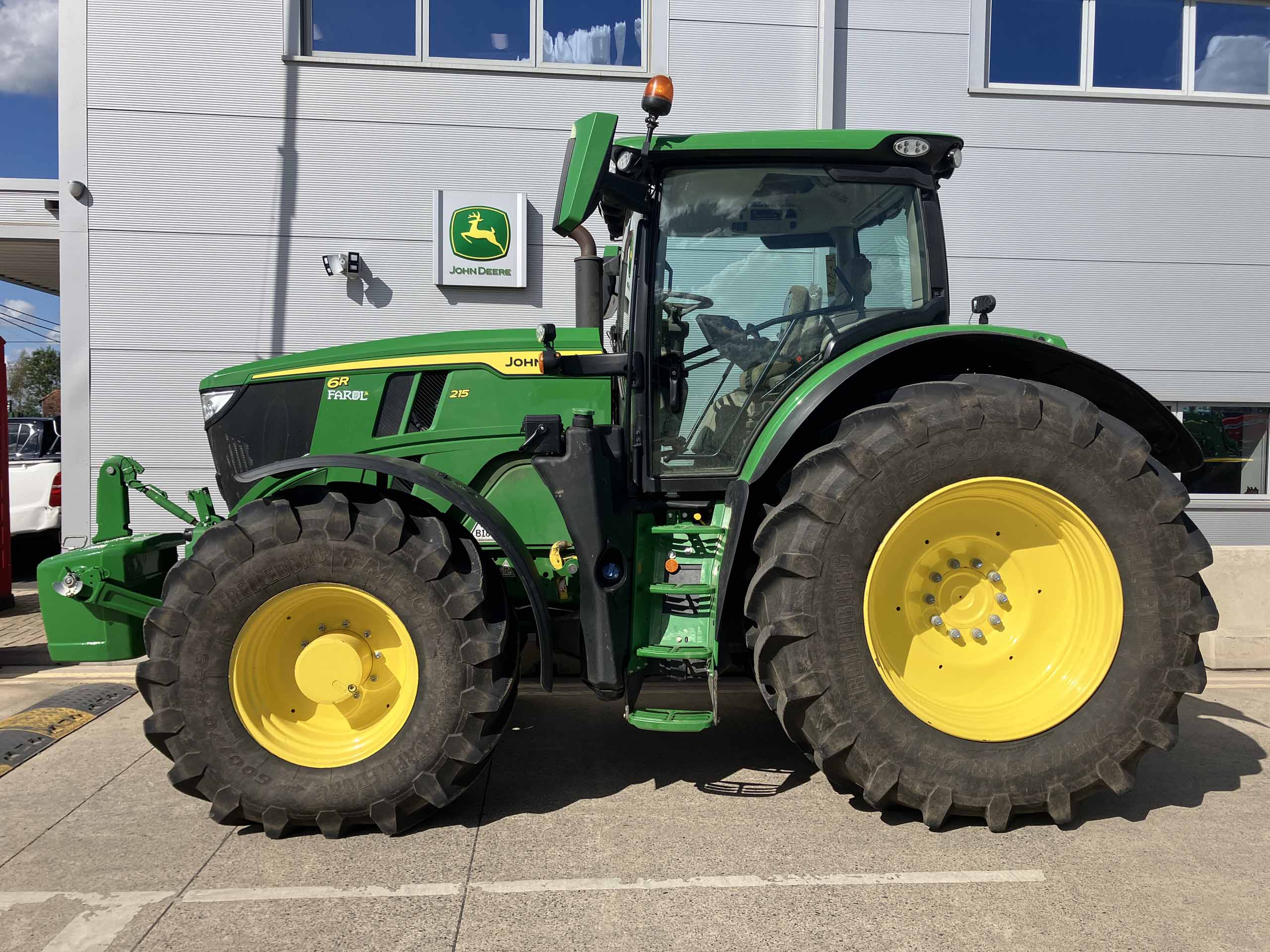 John Deere 6R 215