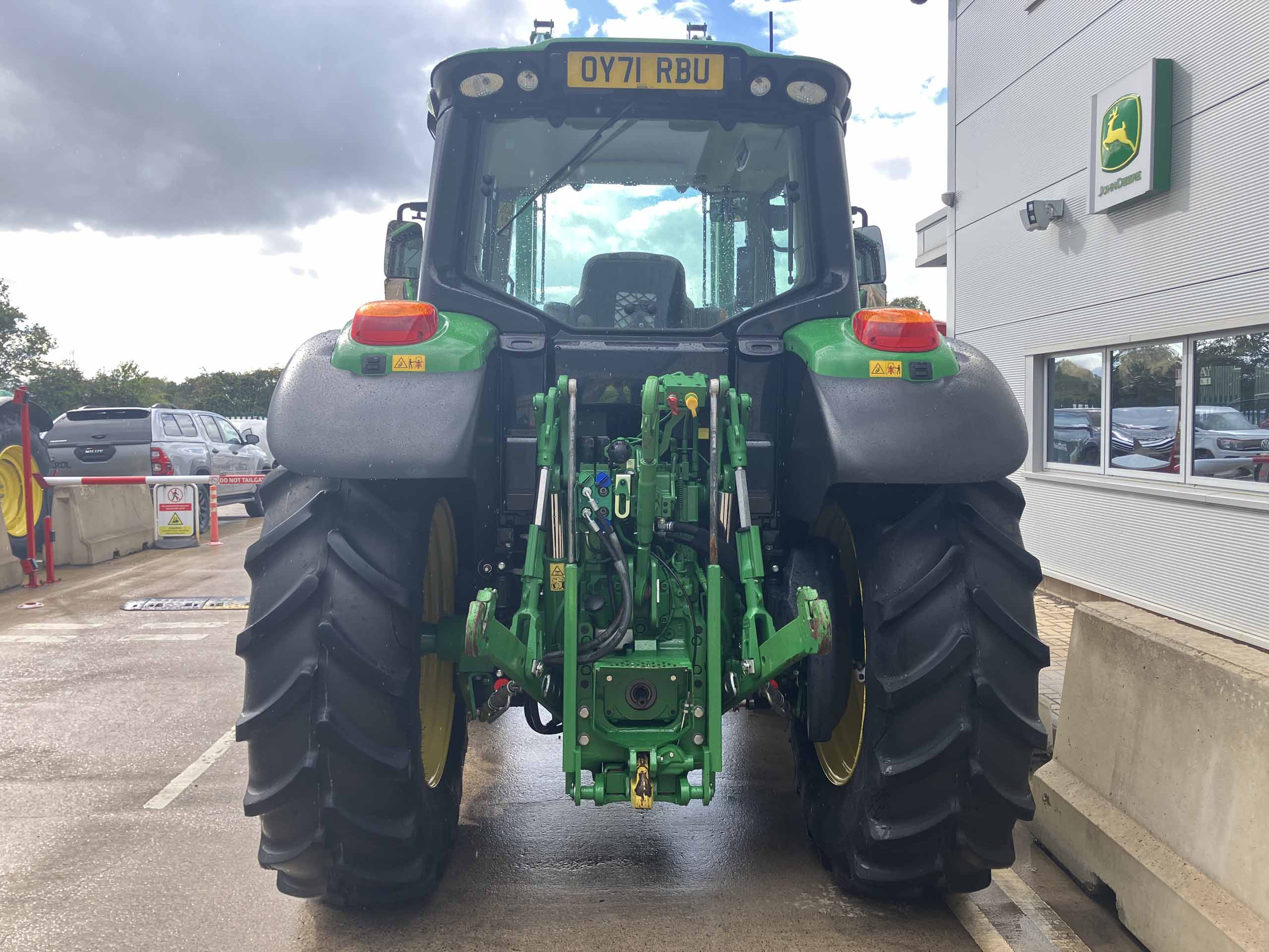 John Deere 6110M