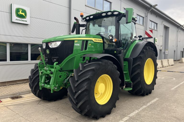 John Deere 6R 215