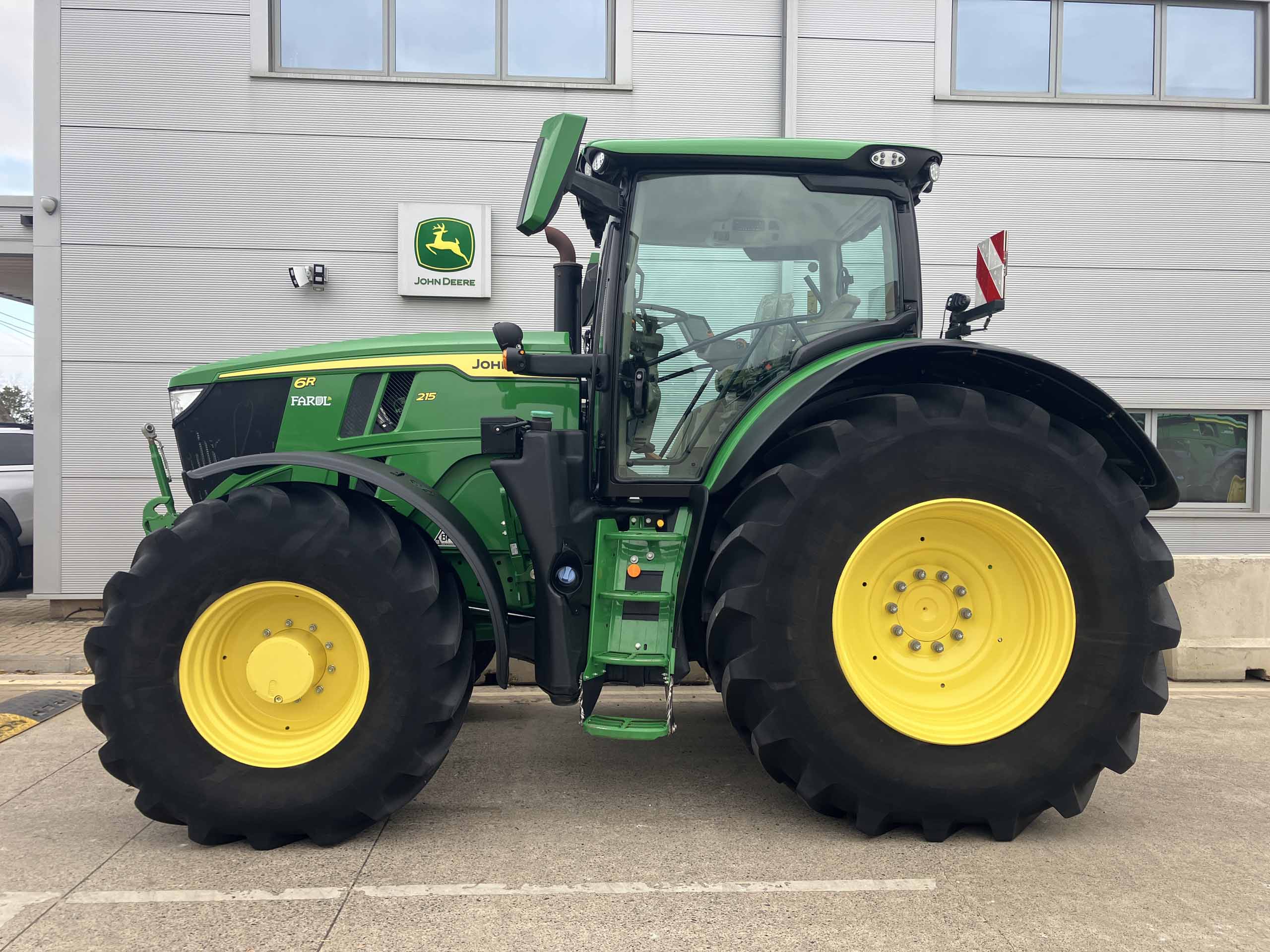 John Deere 6R 215