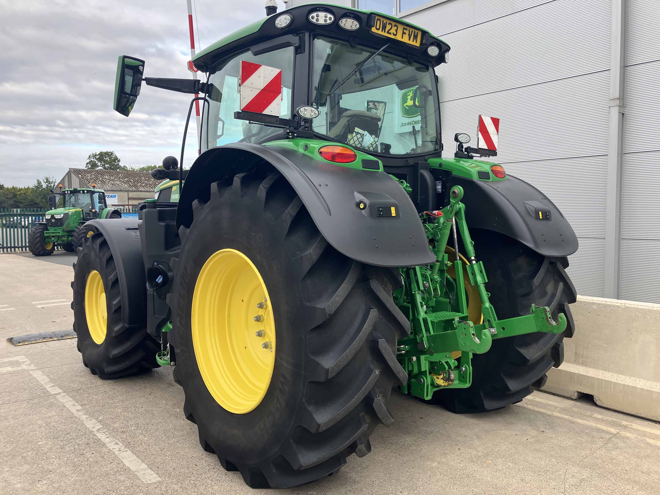 John Deere 6R 215