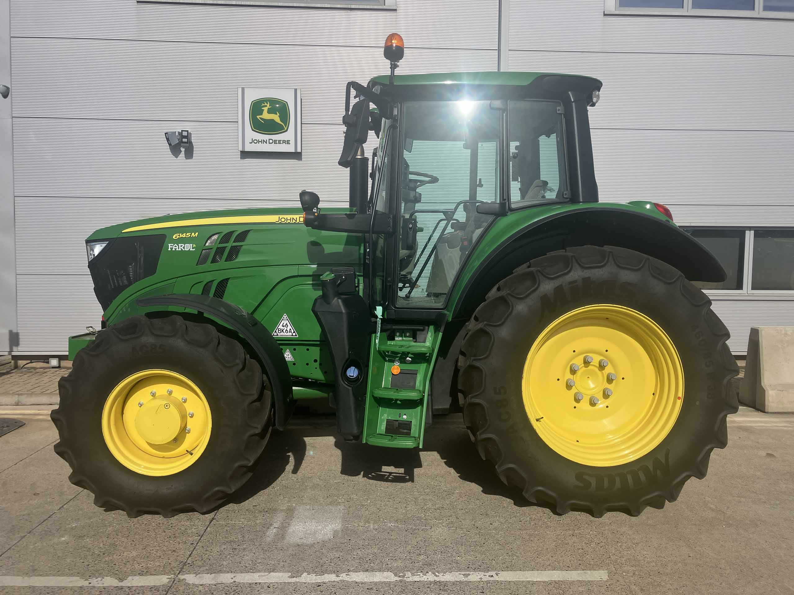 John Deere 6145M