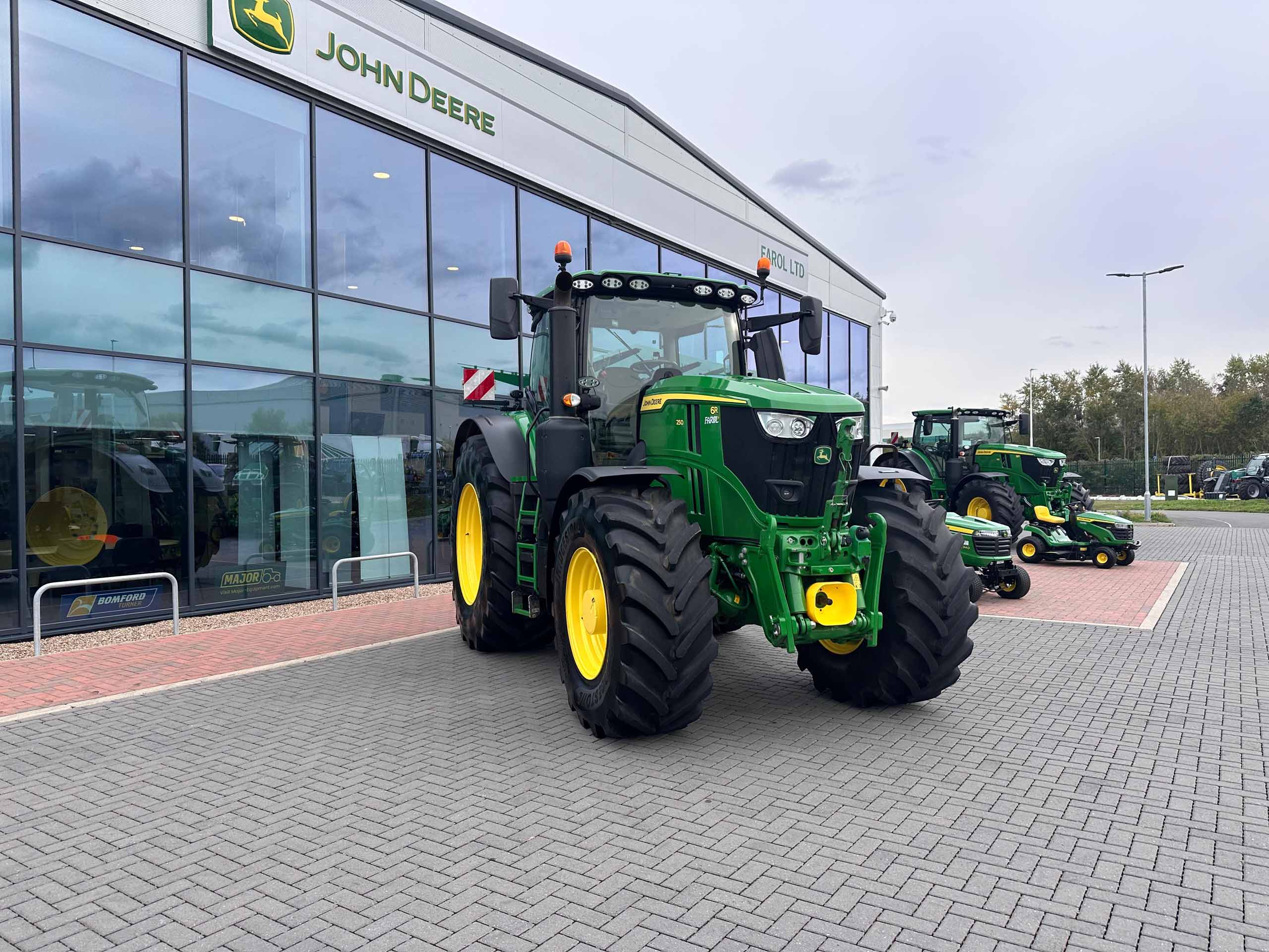 John Deere 6R 250