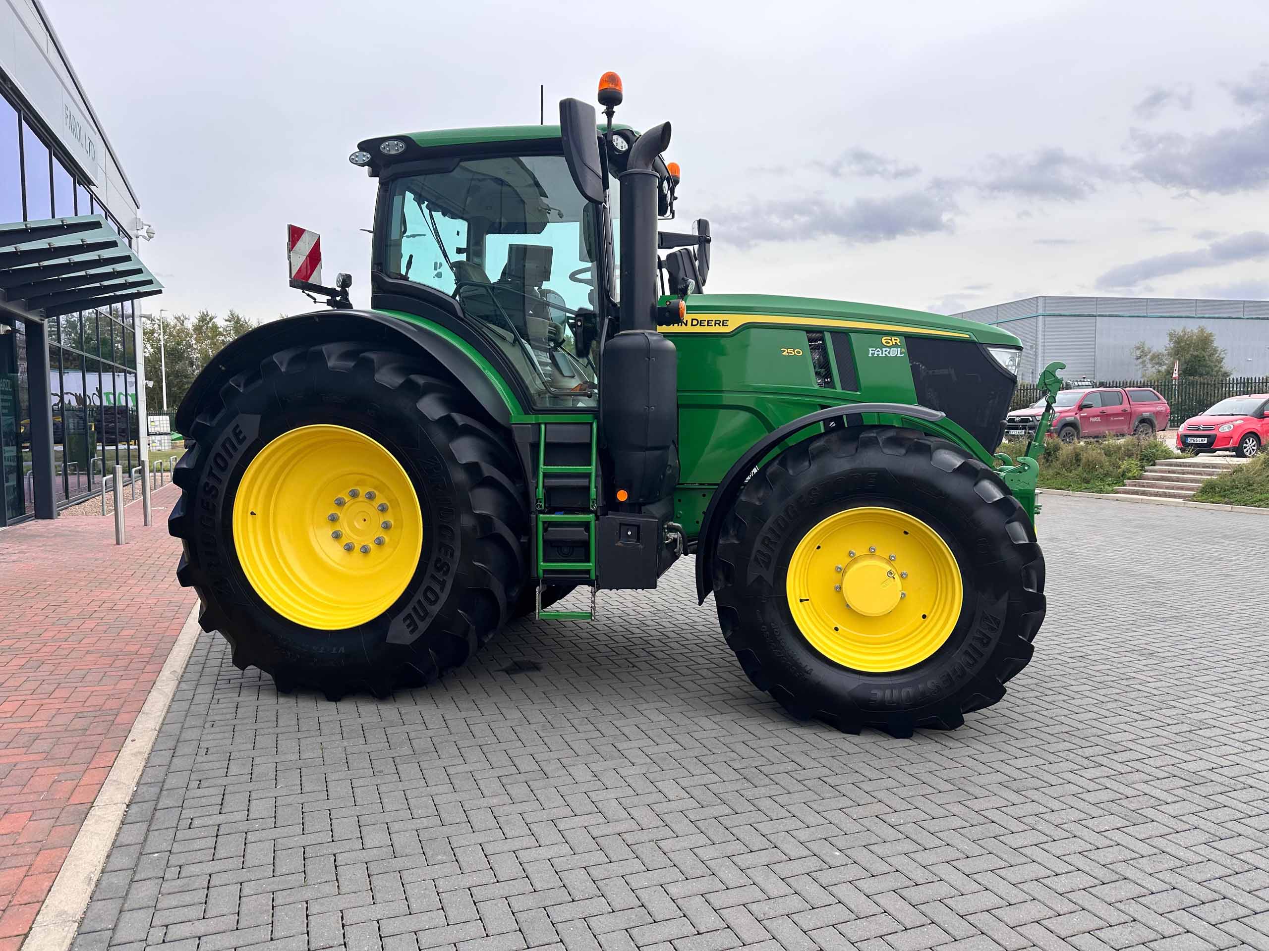John Deere 6R 250