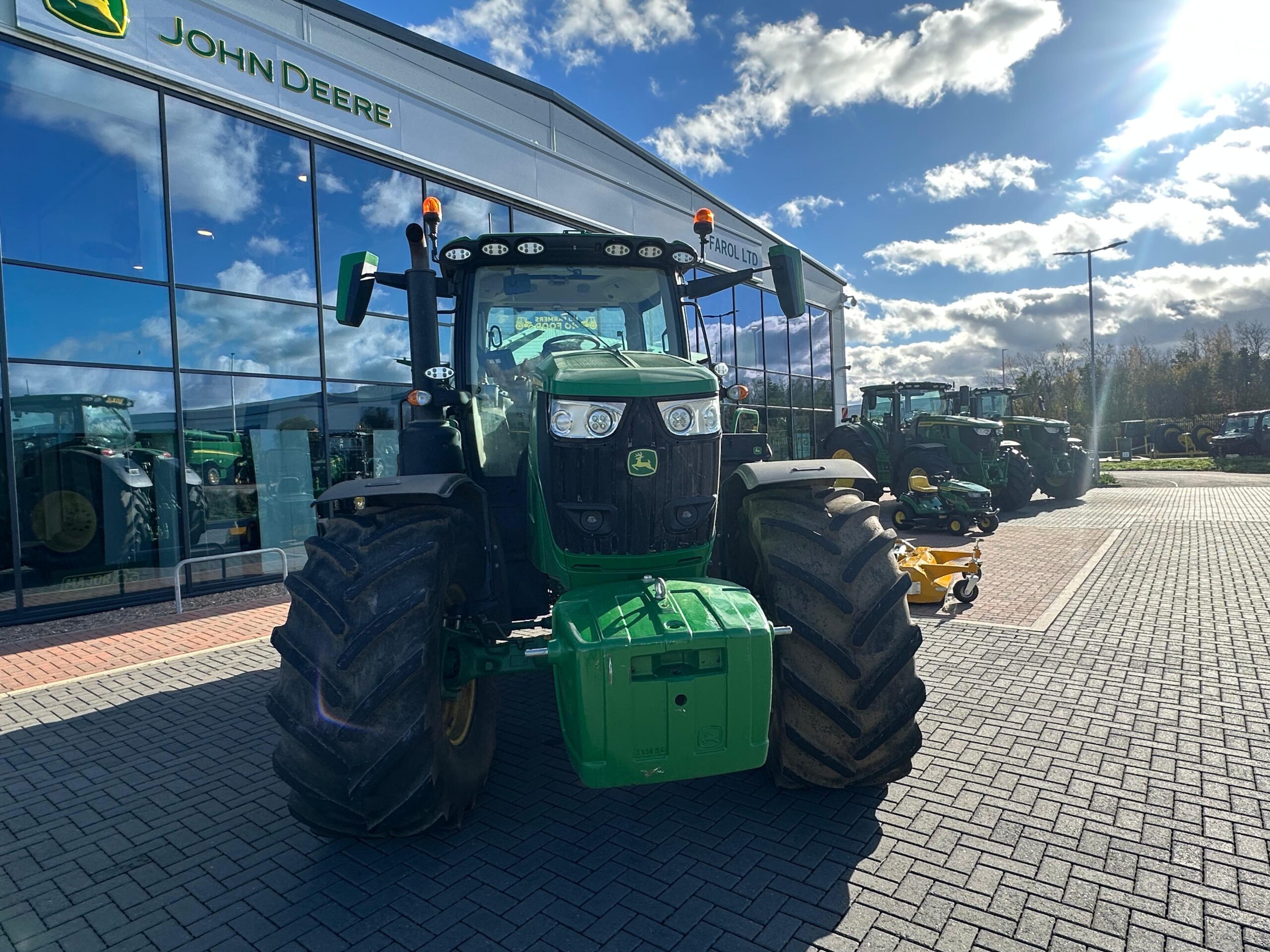 John Deere 6R 215