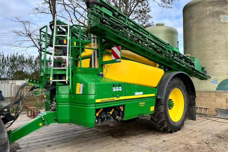 John Deere R962I