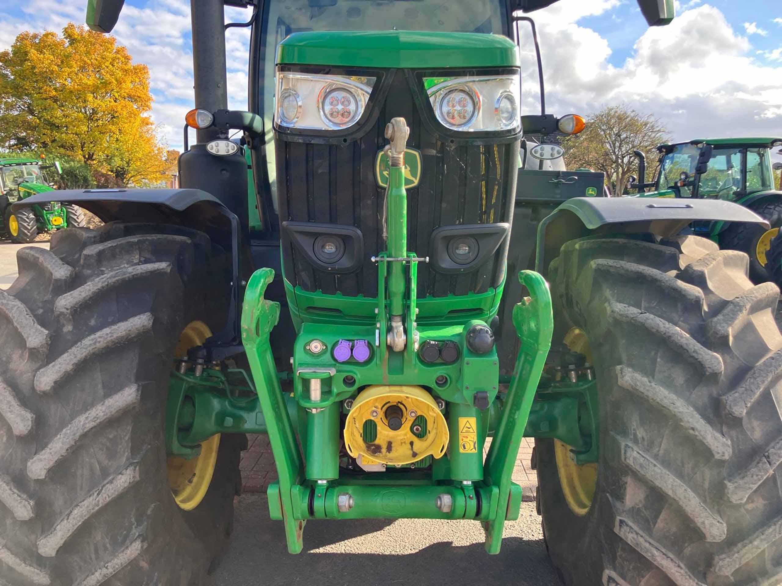 John Deere 6R 215