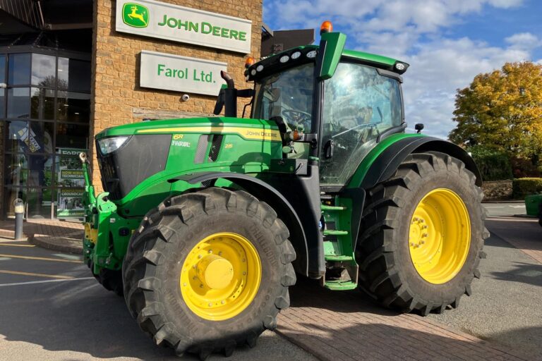 John Deere 6R 215